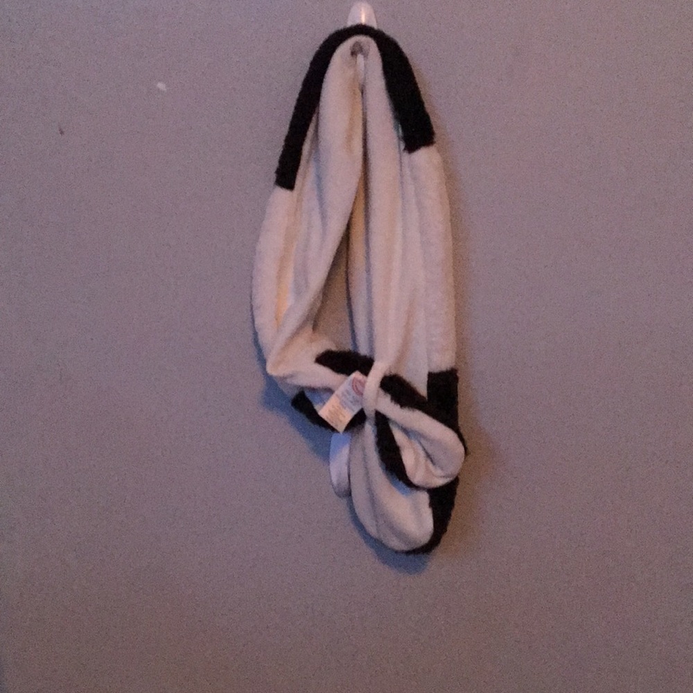 Scarf - Picture 2 of 3